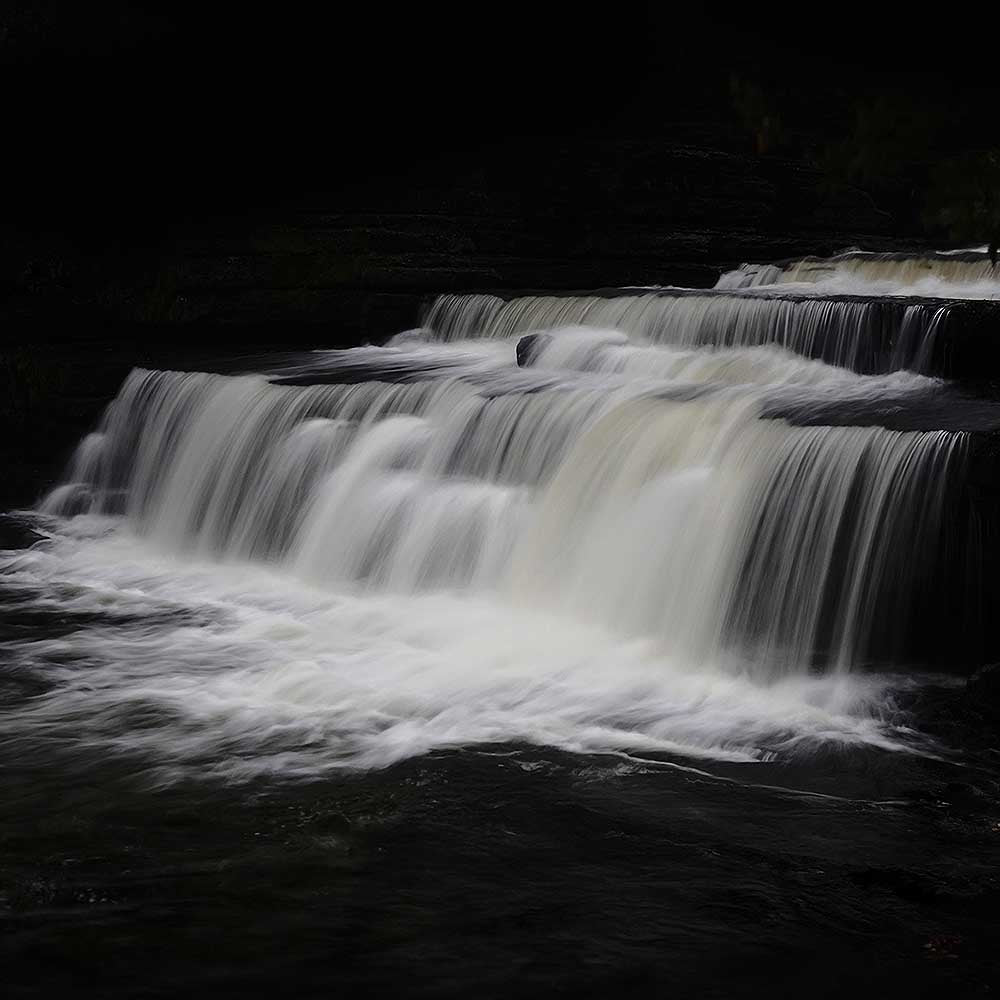Cascading water 2